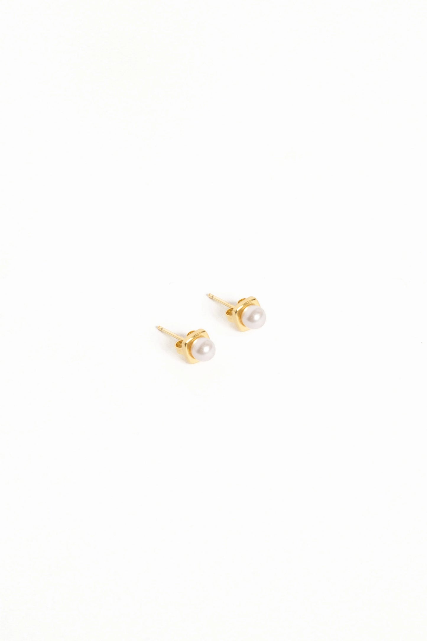 Helene Stud Earrings - Gold/Pearl