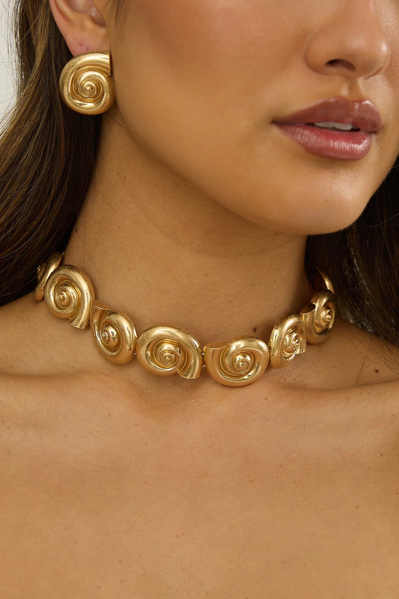 Serenova Spiral Shell Collar Necklace Gold