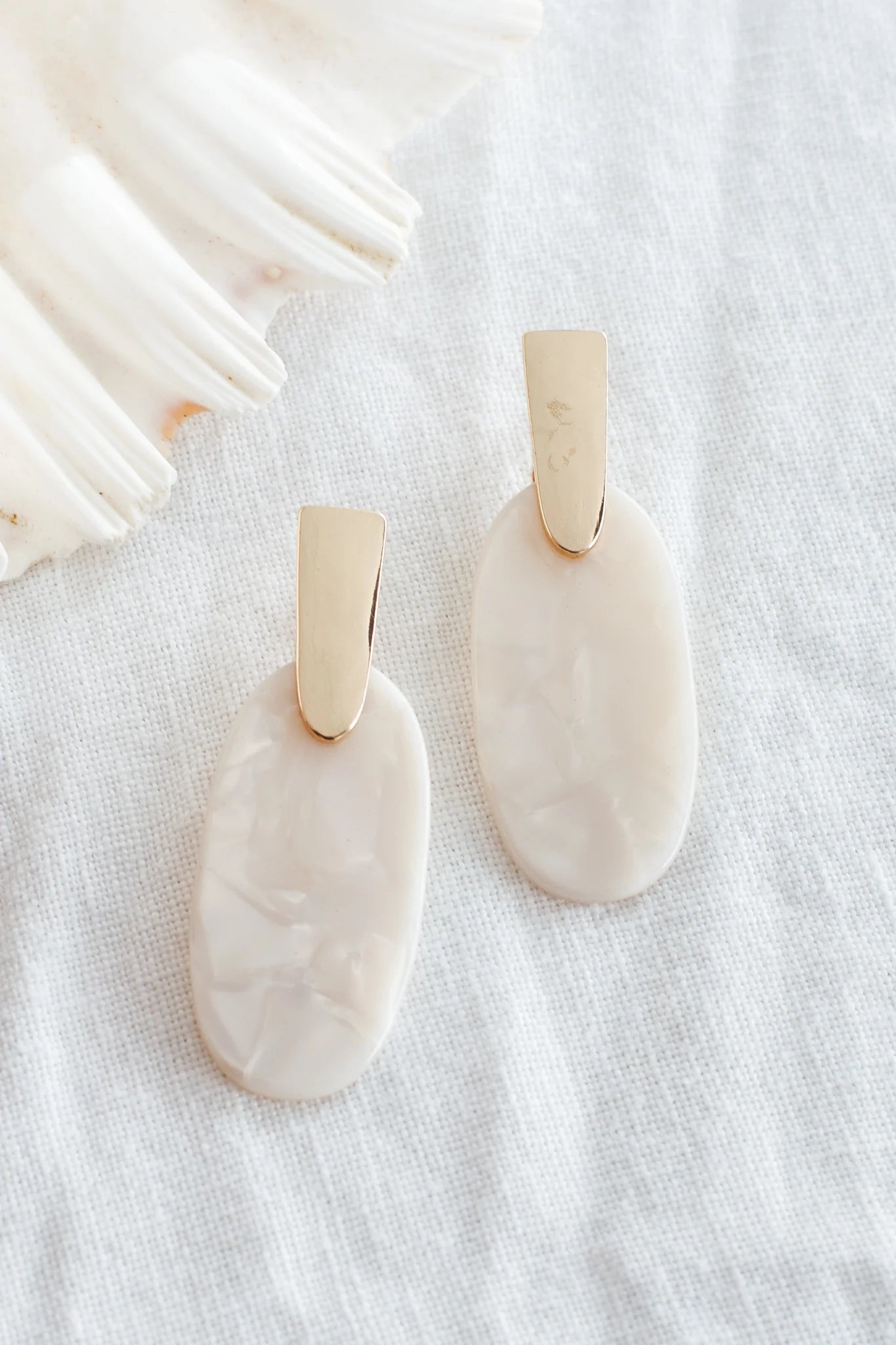 Raquel Acrylic Oval Earrings Oyster
