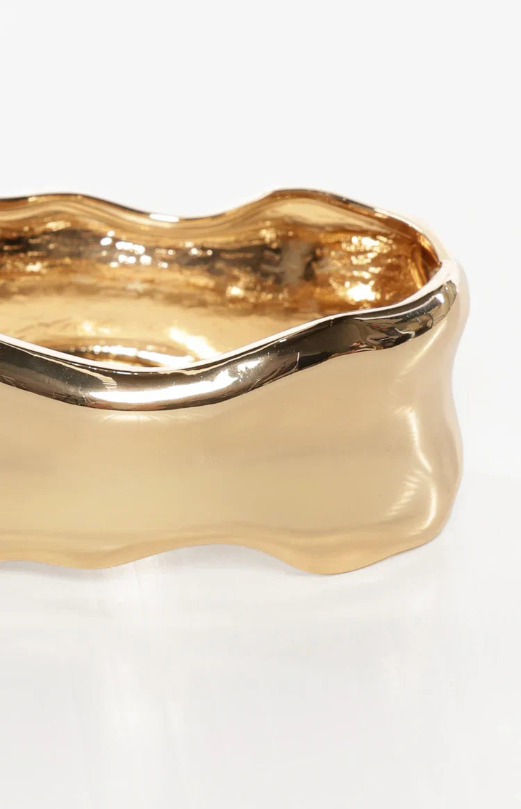 Auren Gold Wavy Clasp Bangle