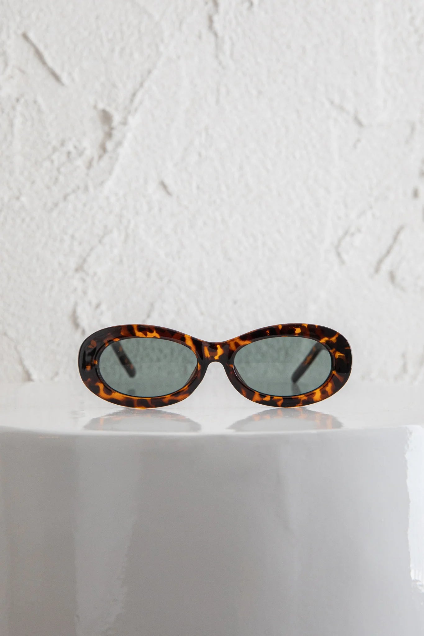 Riptide Oval Sunglasses Tort