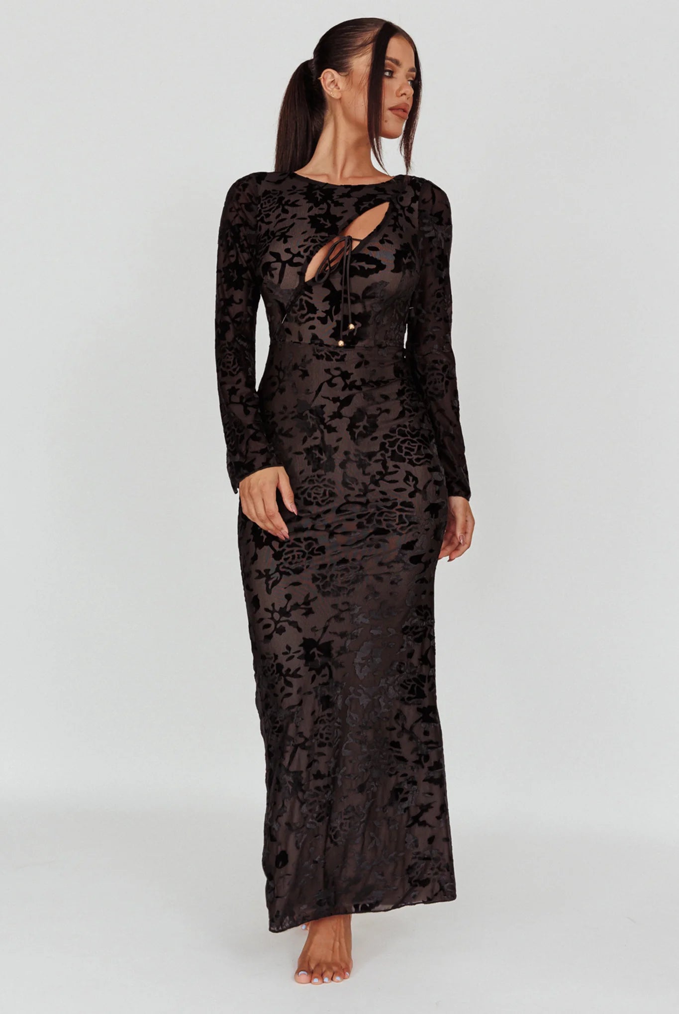 Novalie Long Sleeve Velvet Print Midi Dress Black