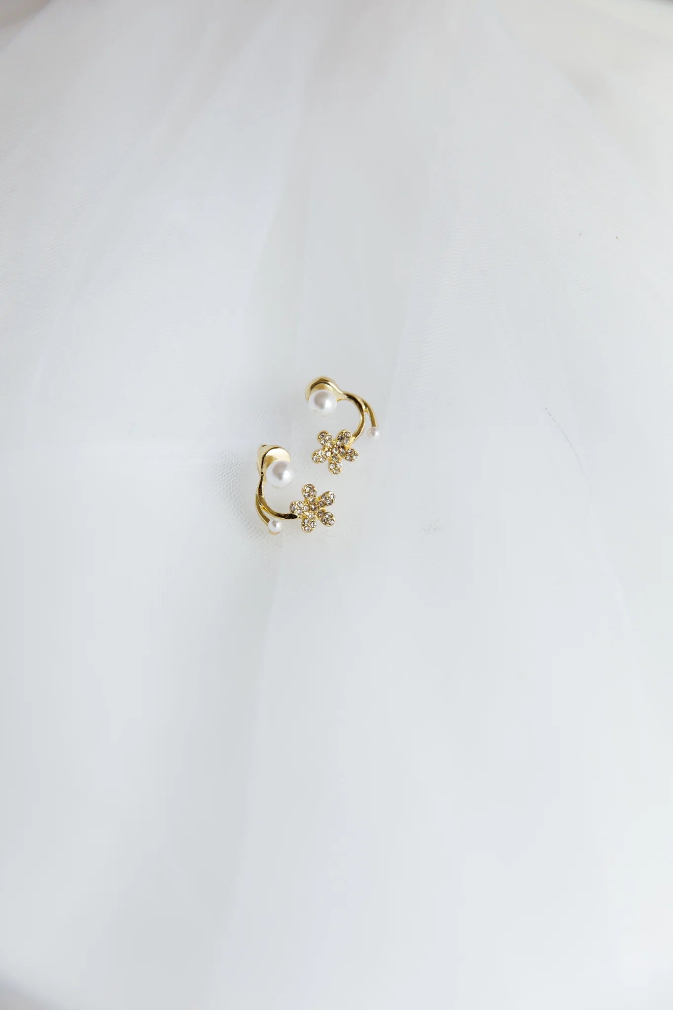 Dakota Pearl Earrings Gold