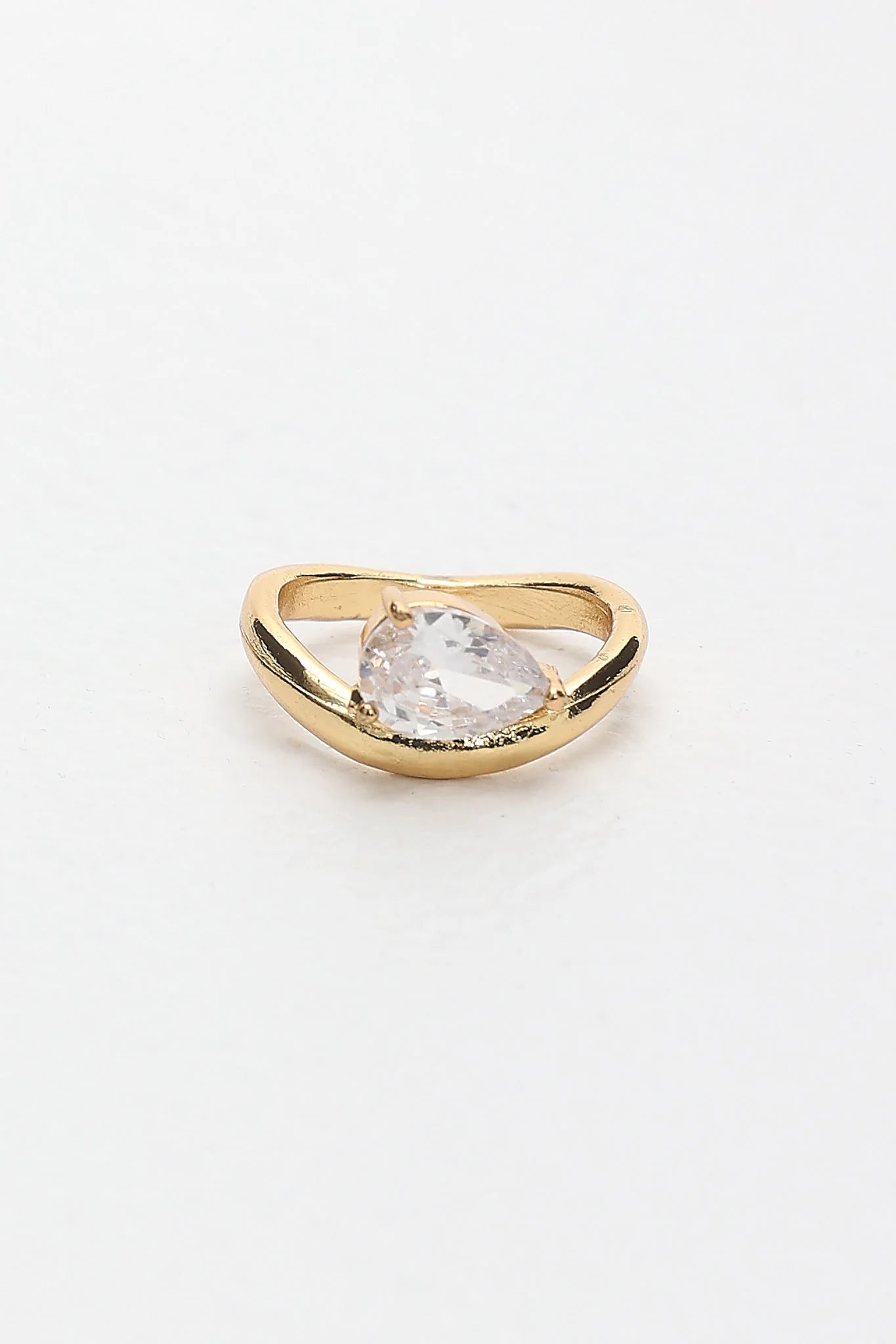 Angelisse Crystal Pear Ring Gold