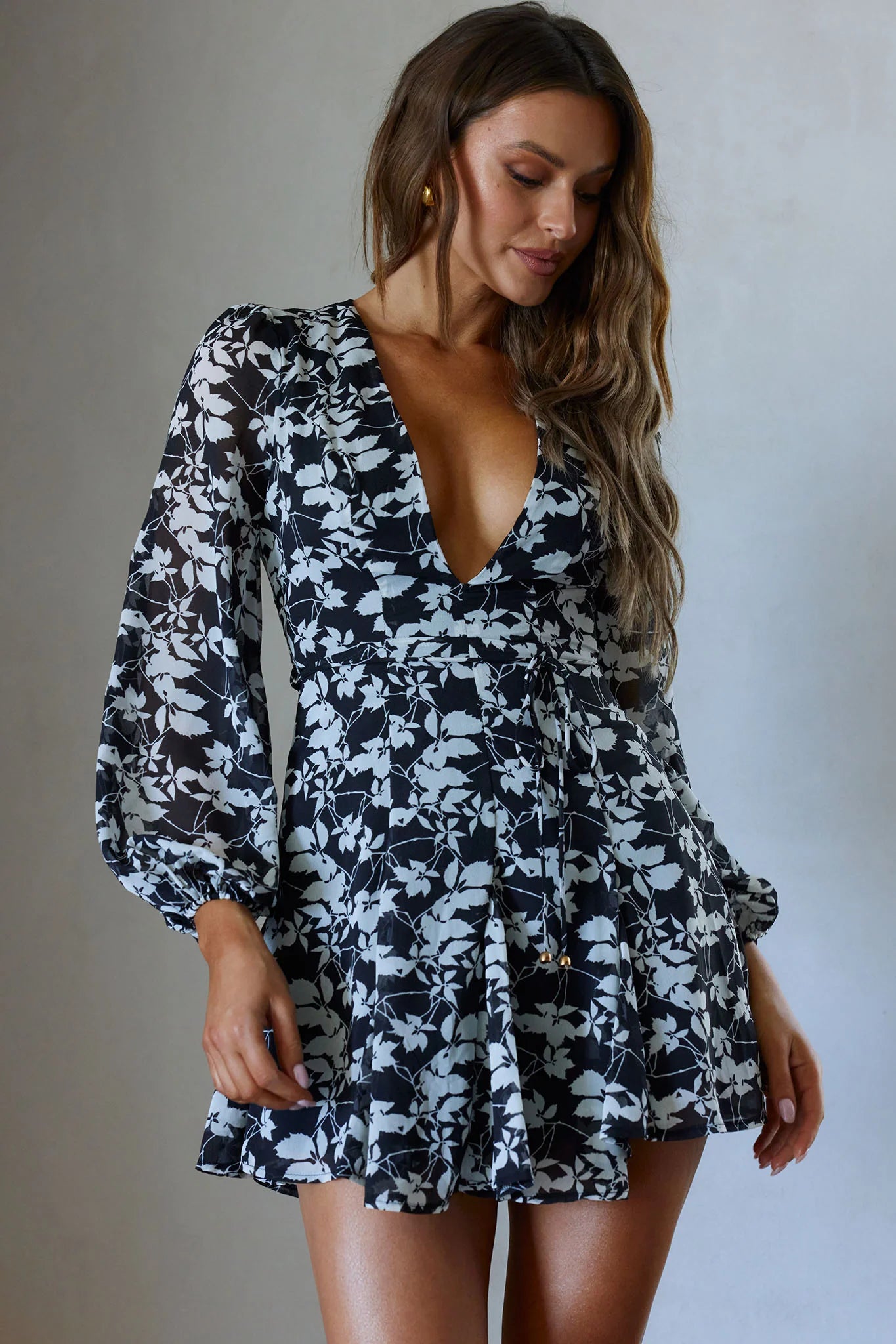 Estelle Long Sleeve V-Neckline Dress Leaf Print Black