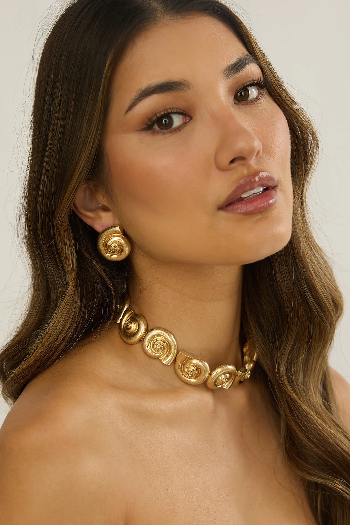 Serenova Spiral Shell Collar Necklace Gold