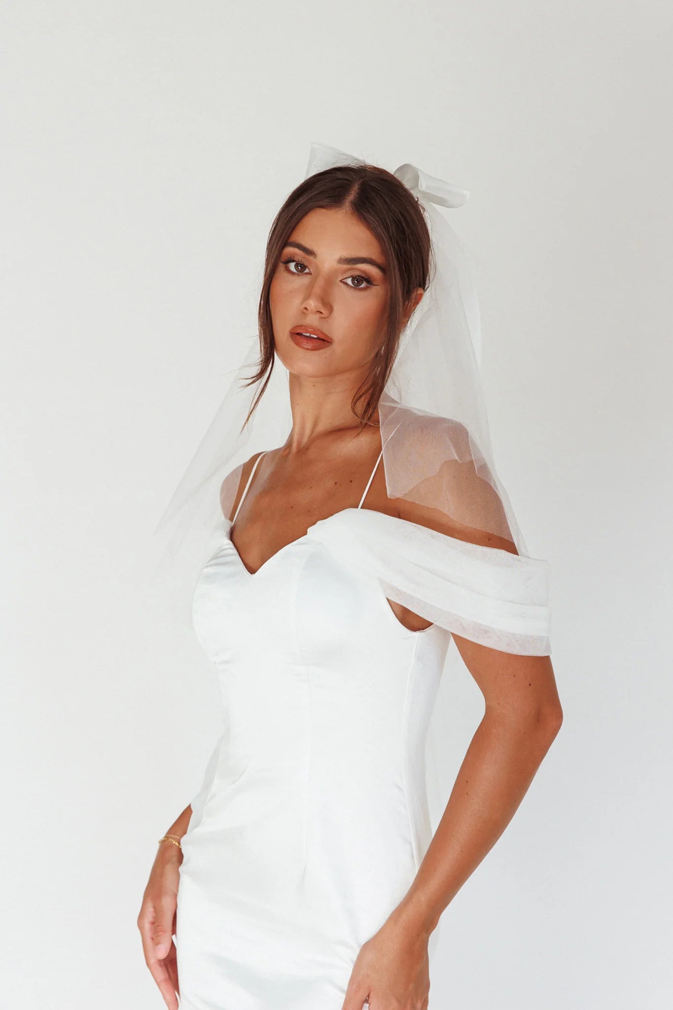 Evelyn Bow & Fishnet Bridal Veil White