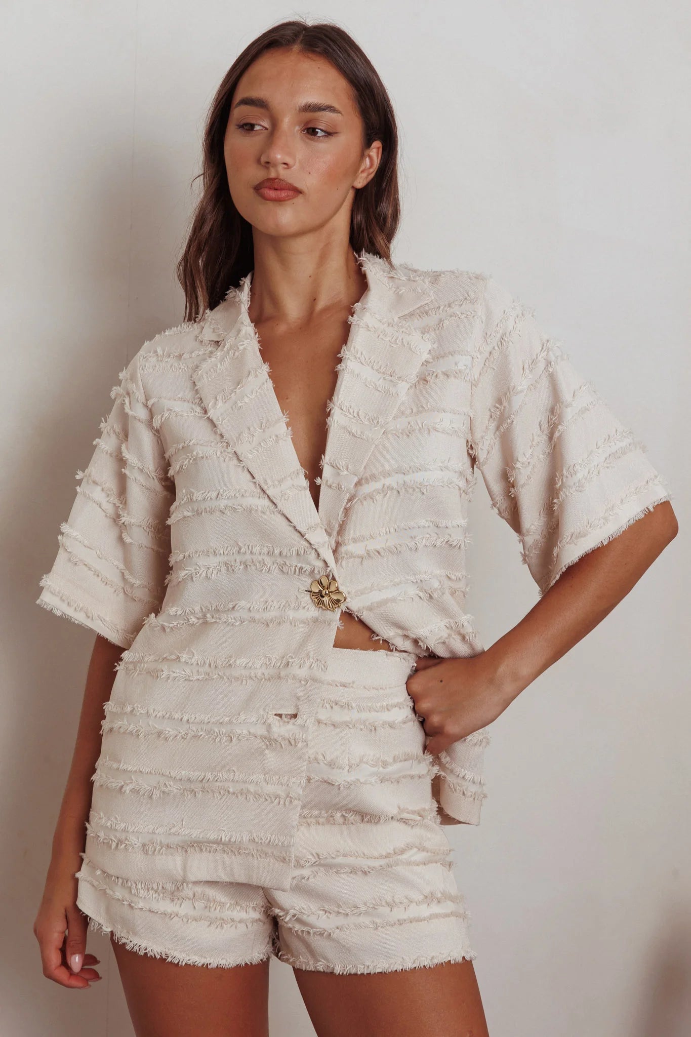Reed Raw Edge Trim Shorts Cream