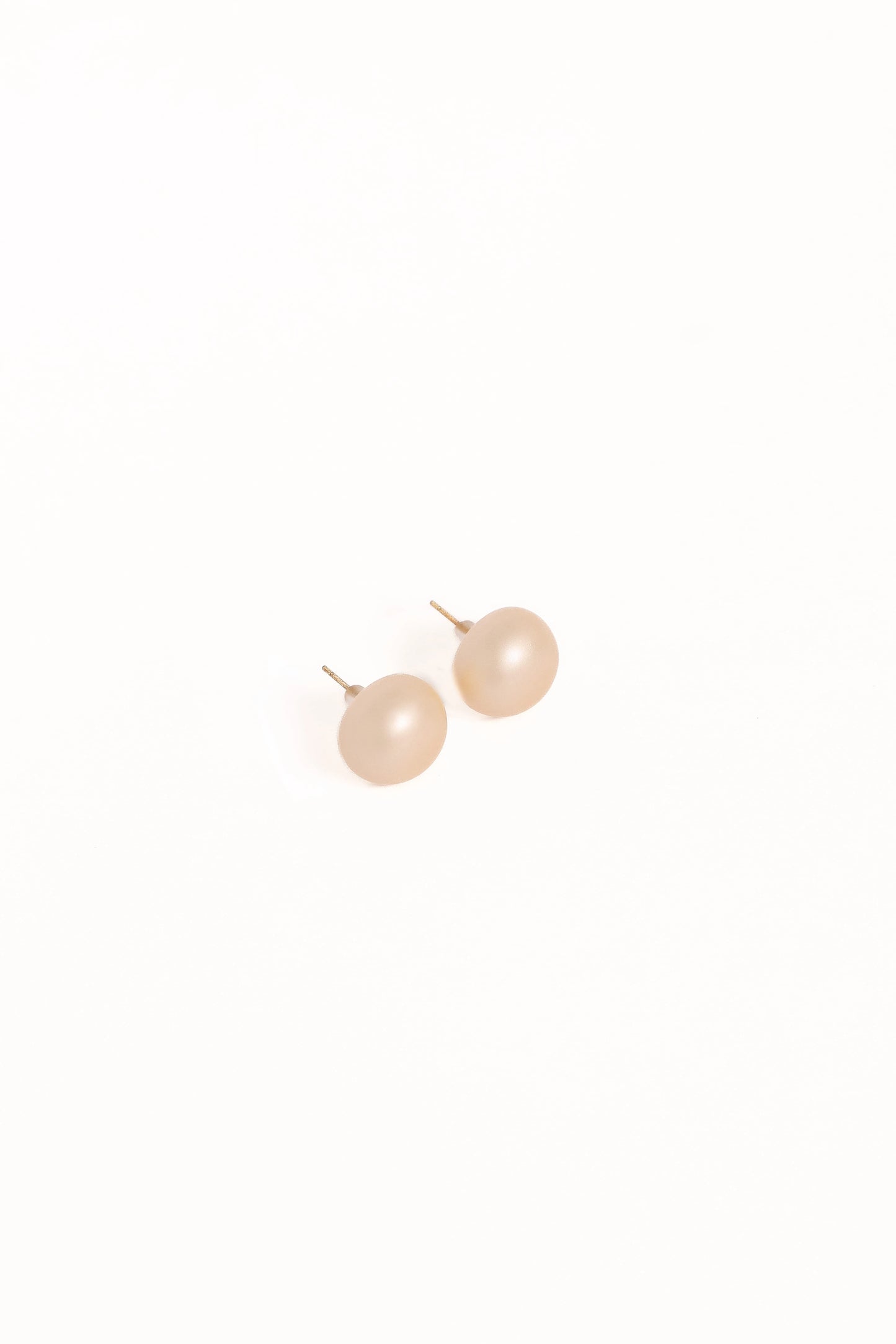 Adalee Stud Earrings - Pearl